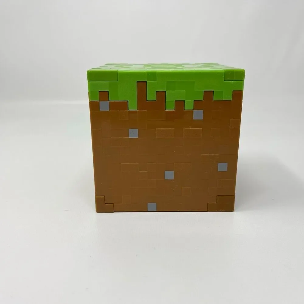 Minecraft Grass Block Magic 8 Cube Ball Toy Mojang Mattel 2017 Fortune Teller